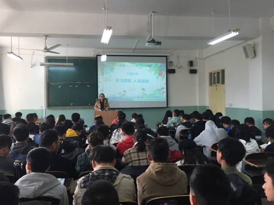 理学院辅导员召开“学习领航,人生领航”主题班会2.JPG